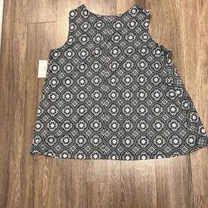 NWT Catherines black and white paisley blouse. Sleeveless 2X.